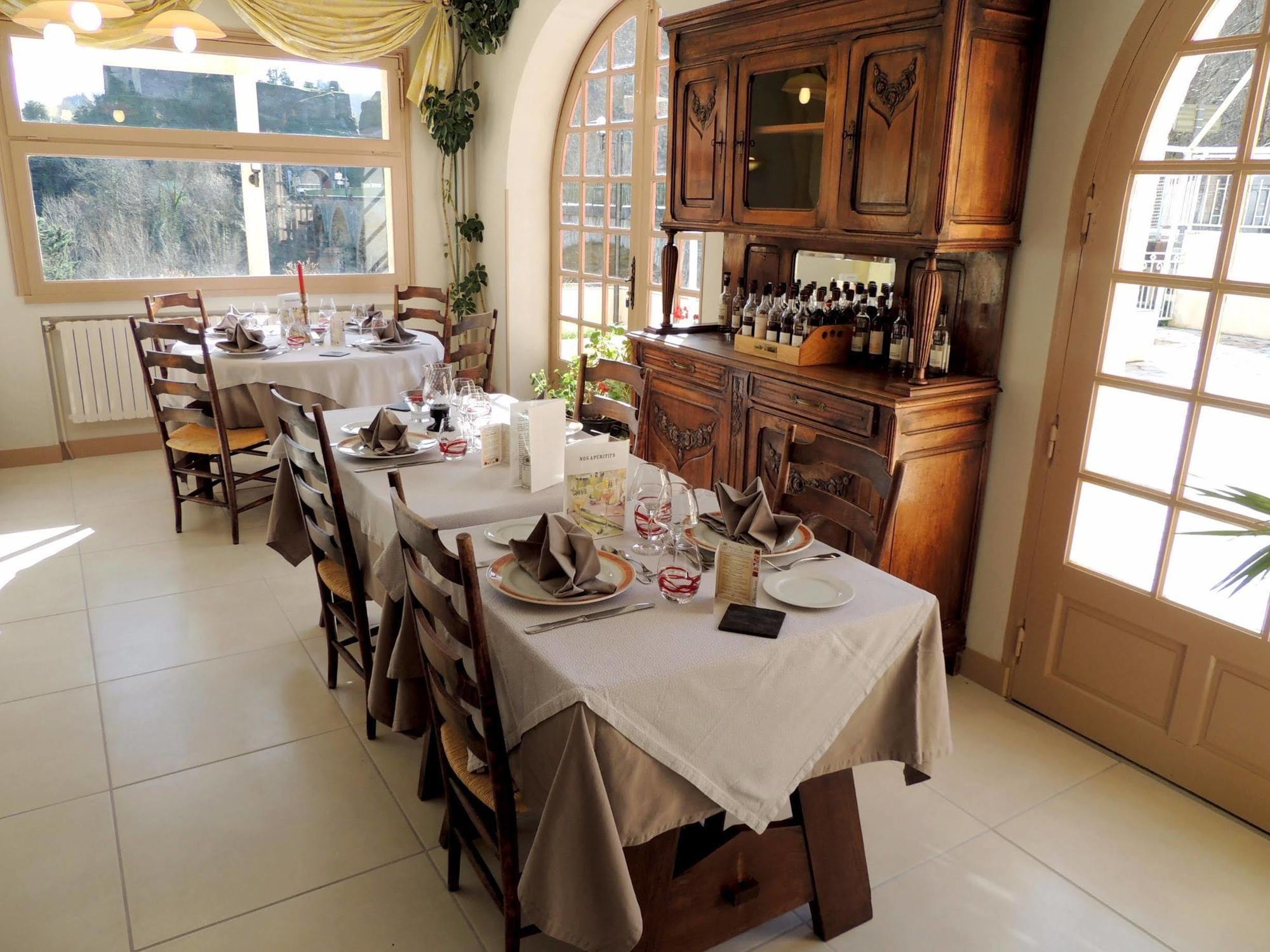 Logis Hotel Restaurant Du Pont Ambialet المظهر الخارجي الصورة