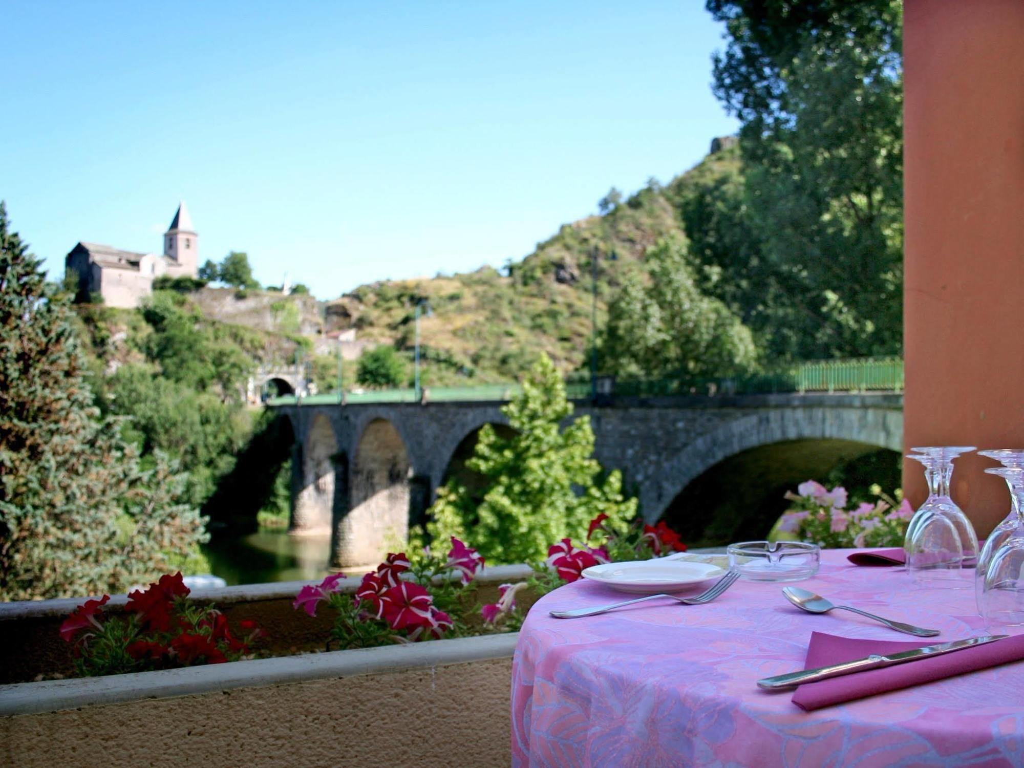 Logis Hotel Restaurant Du Pont Ambialet المظهر الخارجي الصورة